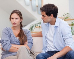 Pacar Kurang Perhatian & Banyak Pria Baru Mendekati, Harus Bagaimana?