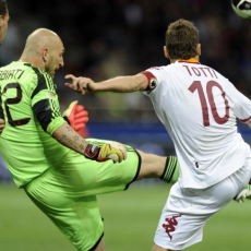 Lubang di Lini Tengah Milan dan Gemilangnya Abbiati