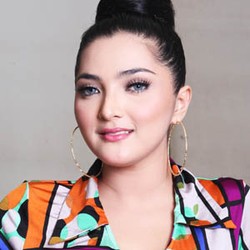 Ditawari Masuk Politik, Ashanty Pilih Nyanyi & Ngurus Anak