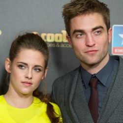 Robert Pattinson Masih Takut Diselingkuhi Kristen Stewart Lagi 