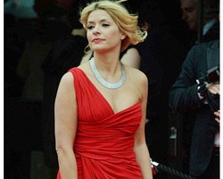 Kesalahan Berbusana yang Bikin Seleb Panik di Karpet Merah BAFTA