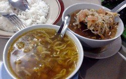 Slurppp... Anget Sedep Soto Kudus Spesial Ayam Kampung!