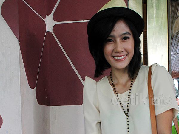 Ardina Rasti Kembali Ceria