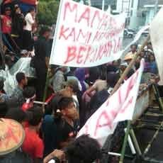 Warga Jember Demo Tuding Perusahaan Perkebunan Serobot Tanah