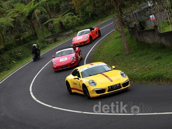 60 Porsche Semarakkan Bali