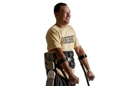 Dengan Robot Penyangga Ini, Pasien Lumpuh Bisa Berjalan Lagi