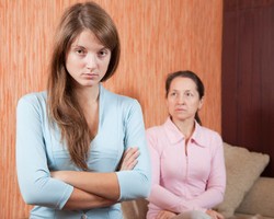 Anak Remaja Anda Sering Melawan? Ini Penyebab & Cara Mengatasinya