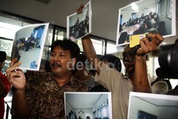 Datangi KPK, Agus Condro Beberkan Foto Aktivitas Nakal di Lapas