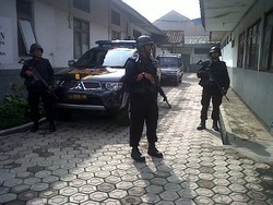 Pelempar Bom Rakitan Diidentifikasi, Polisi Jaga Ketat RS Sartika Asih