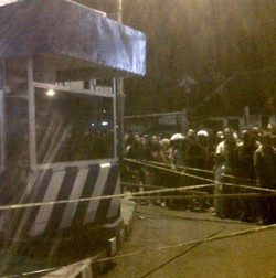  Polisi Bawa Jenazah Pelaku Penusuk Polisi ke Rumah Sakit di Bandung