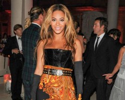  Perut Tampak Membesar, Beyonce Digosipkan Hamil Anak ke-2