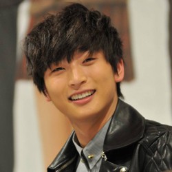 Key SHINee: Kaki Jinwoon 2AM Sangat Bau