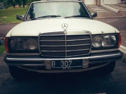 Pelat Nomor Mobil Mercy Ini Banyak yang Menawar