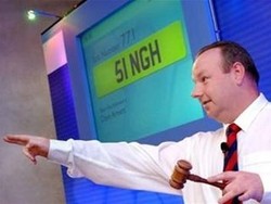 Di Inggris Nopol Cantik Dilelang dan Jadi Investasi