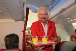 Foto Kocak Pramugari Waria Richard Branson di Pesawat AirAsia