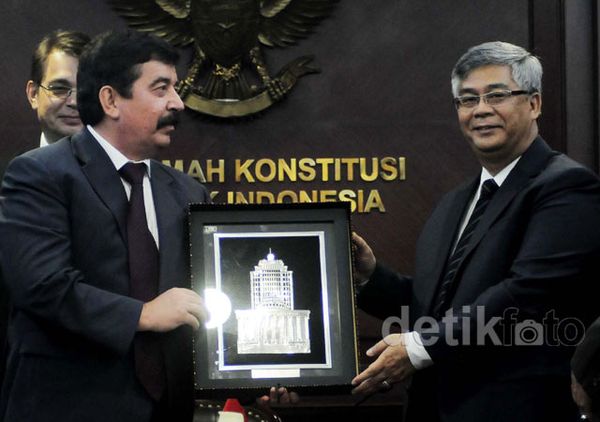 Ketua MK Terima Mantan Waperdam Rusia