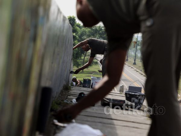 Membebaskan BKT Dari Coretan Dinding