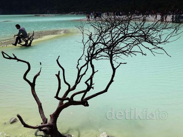 Menikmati Keindahan Kawah Putih