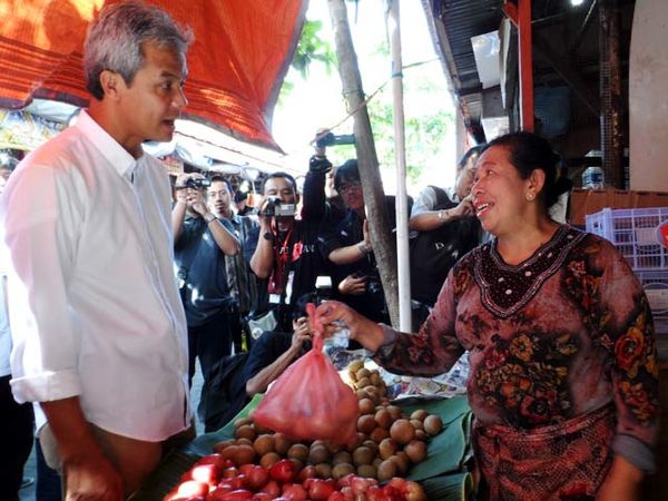Ganjar Blusukan ke Pasar Johar