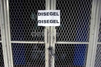 Keberadaan 14 Pengurus Provinsi di kantor PSSI hanya 30 menit. Mereka akhirnya bubar setelah menyegel pintu depan Kantor PSSI.