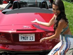 Model Playboy Ini Dapat Jaguar F-Type