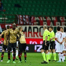 Kritik Denda terhadap Roma, Blatter Akan Panggil FIGC