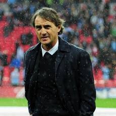 Tolak Berkomentar, Mancini Cuma Senyum Saat Disapa Wartawan