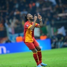 Serang Balik Suporter Rasialis, Drogba Gunakan Facebook & Instagram