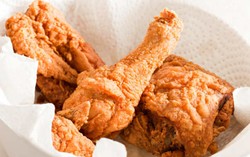 Mana yang Lebih Besar Kalorinya? Fried Chicken Plus Nasi atau Kentang Goreng?