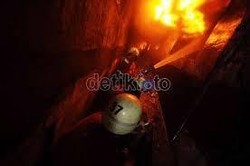 Pabrik Plastik di Jakbar Terbakar, 28 Unit Damkar Dikerahkan