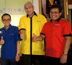 Transfer Uang via SMS dari The Big Three