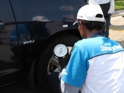 Ban Mobil Cepat Benjol? Periksa Tekanan Angin!