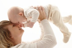 Mengapa Bayi Suka Bergumam Mama?