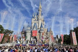 Keterlaluan! Turis Kaya Manfaatkan Orang Cacat di Disneyland Florida