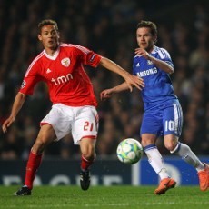 Duel di Tengah & Efektivitas Serangan