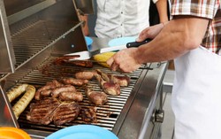 Mengancam Kebersihan Udara Pedagang Daging BBQ di Bejing Dirazia