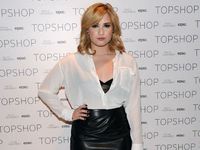 Rambut Pirang Demi Lovato