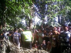 Ribuan Warga Saksikan Rekonstruksi Pemerkosaan & Pembakaran Siswi SMK