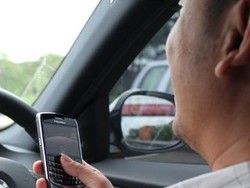 UU Lalu Lintas Kurang Tegas Sebut Larangan Main Ponsel Sambil Nyetir