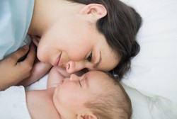 Kisah-kisah Heroik Persalinan Bayi di Tempat yang Tak Biasa