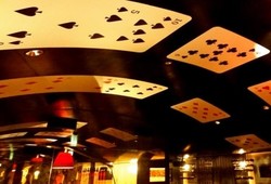 Di Jepang, Turis Bisa Makan di Resto Alice in Wonderland