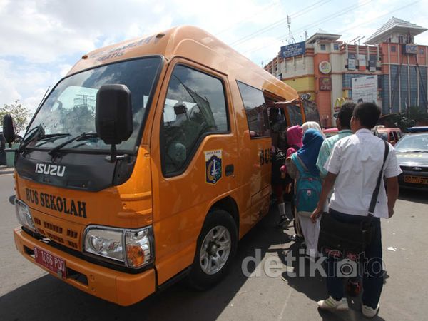 Pemda DKI Akan Menambah Bus Sekolah