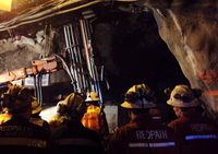 Evakuasi Korban Longsor Tambang Freeport