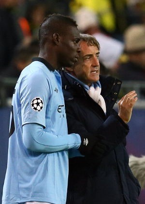 Balotelli Tak Terkejut Mancini Dipecat