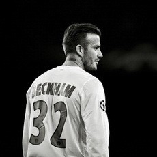 David Beckham Gantung Sepatu