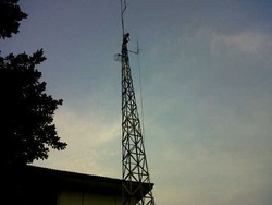 Fitri Spider Kid Gelantungan di Menara Komunikasi Polsek Tambun
