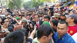 Usai Melantik Wali Kota Jakbar, Jokowi dan Istri Keliling Rusun Angke