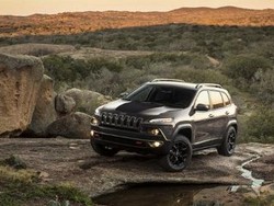 Produksi Jeep Cherokee Molor 1 Bulan