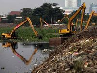 Normalisasi Waduk Pluit Terus Berjalan