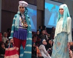 Dian Pelangi Tampilkan Busana Muslim Bertema Pantai di JFFF 2013